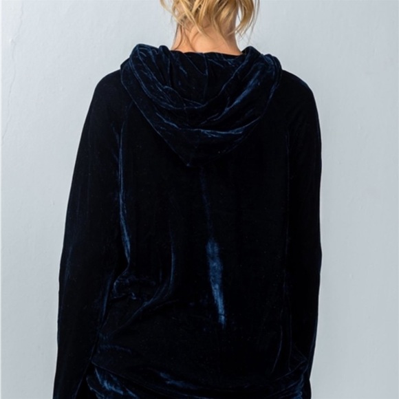 Beautiful and casual. Navy blue velvet. New with tags❤️ - Picture 3 of 9